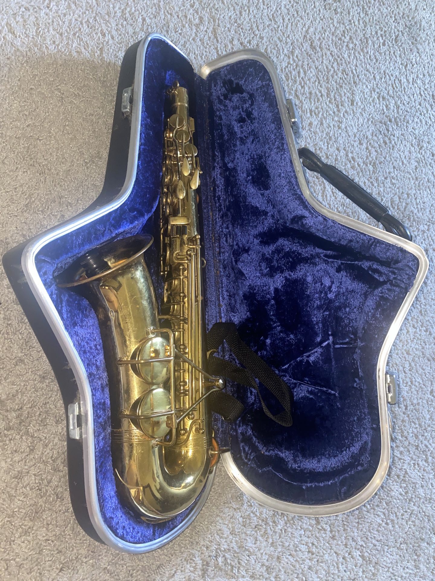 Beautiful Saxophone (Martin Alto Indiana Sax) for Sale in Los Angeles