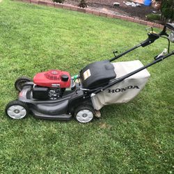 Honda HRX217 Self Propelled Lawn Mower 