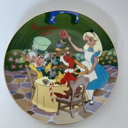 Disney Alice In Wonderland Xmas Plate