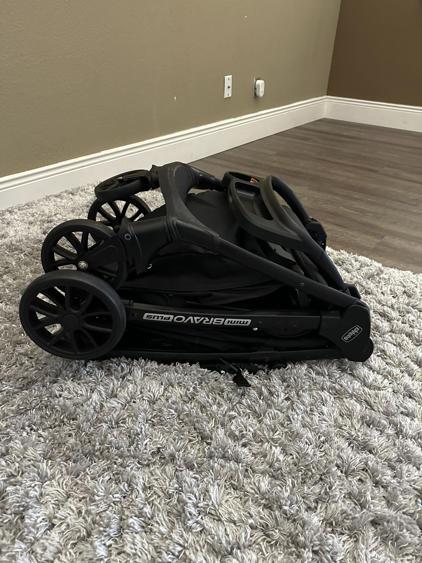 Chicco Mini Bravo Plus Lightweight Stroller