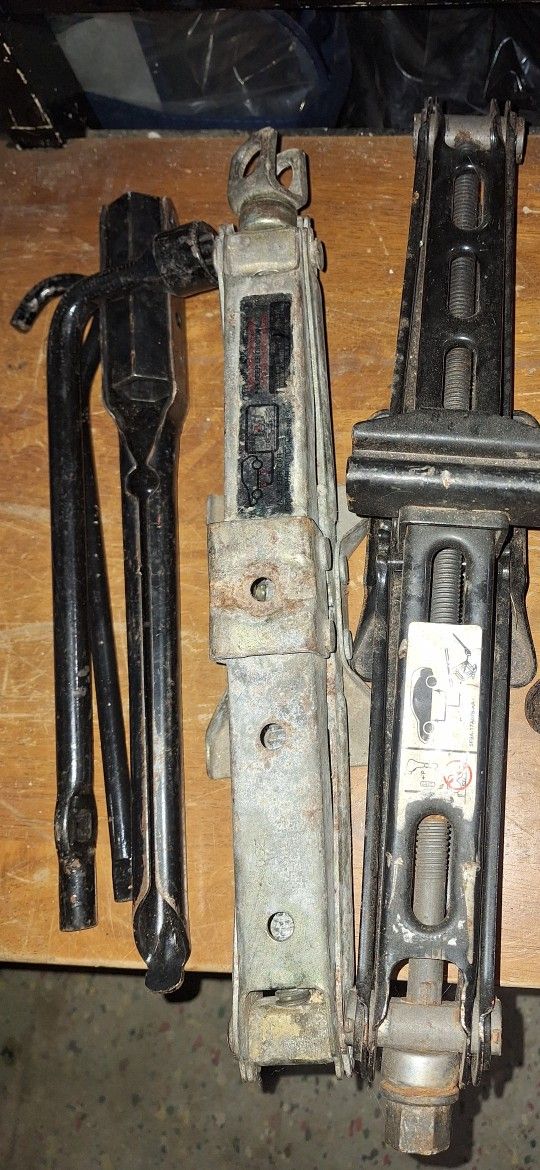 Car Jack 2 For $15