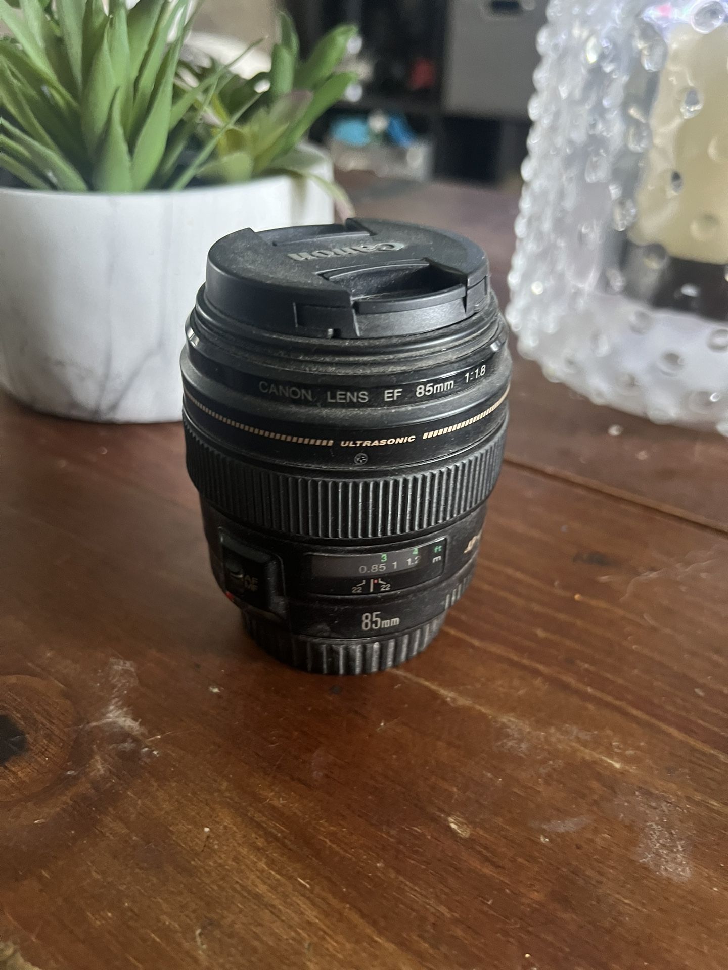 Canon EF 85mm f/1.8 USM Lens – Great Condition