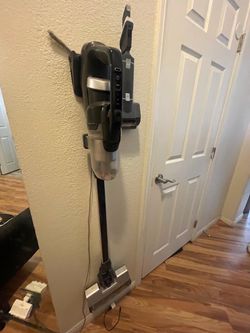 Bissell Upright Vacuum Cleaner – with Wall Mount