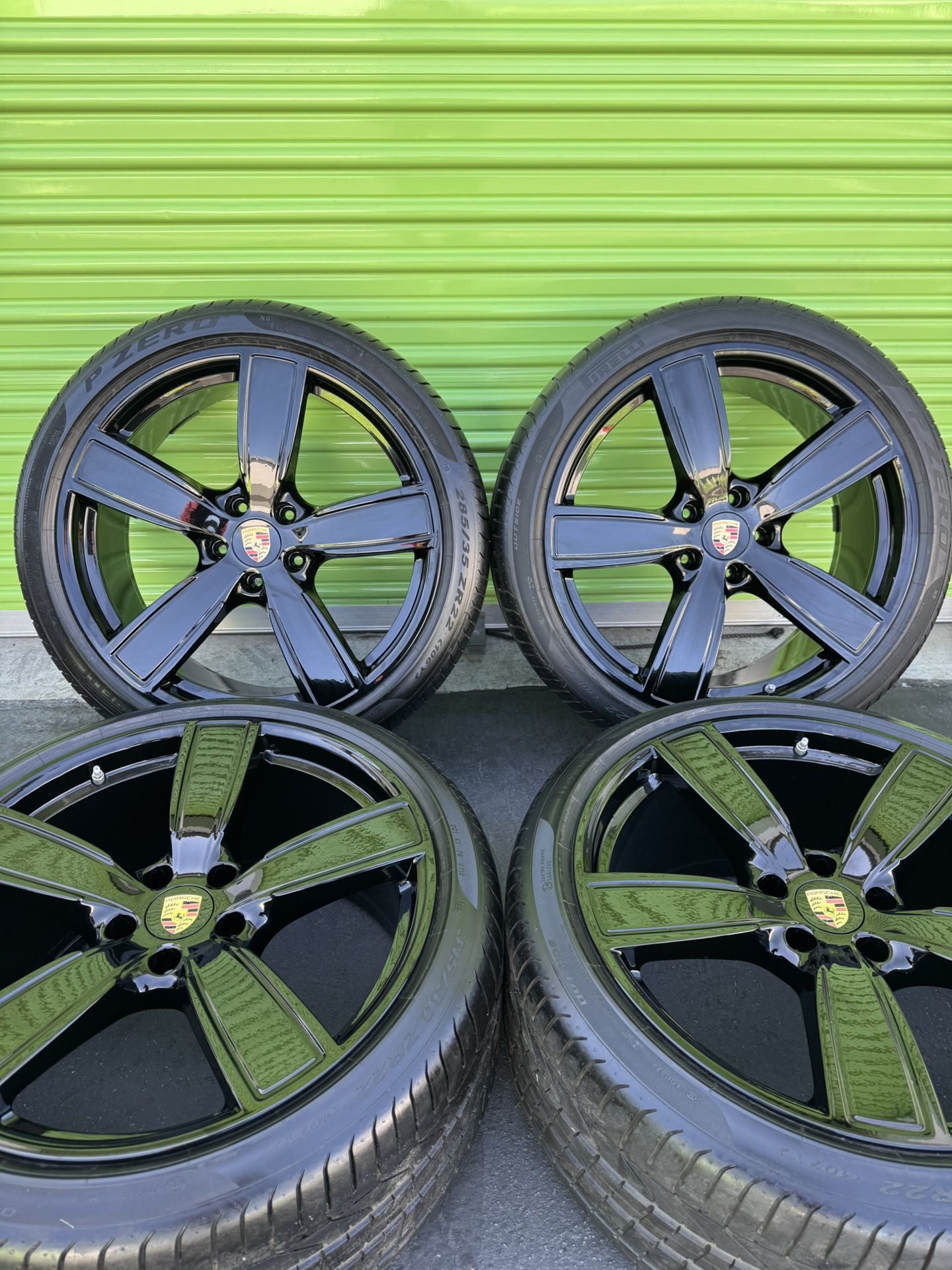 Porsche Cayenne Factory Wheels Tires 22”