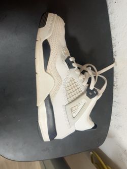 Air Jordan 4 Sneaker white and black Size 1Y