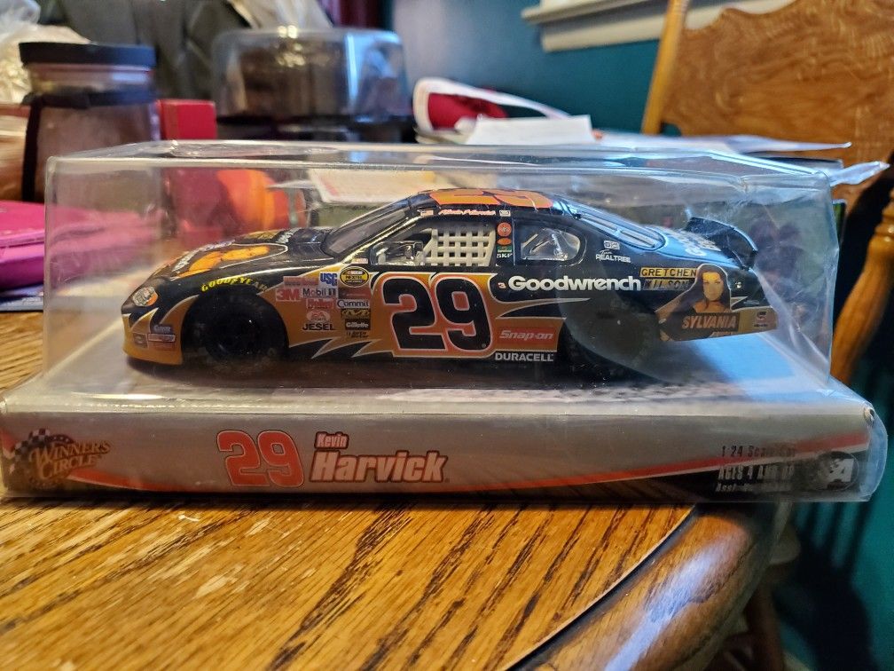 KEVIN HARVICK FEATURING Gretchen Wilson #29 Goodwrench Monte Carlo. 1/24 sacle