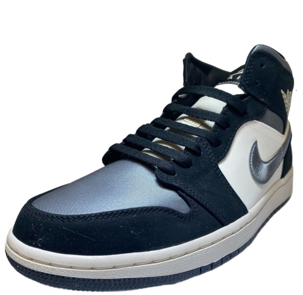 LIKE NEW Nike Air Jordan 1 Mid SE Grey Toe Black White men's sneakers shoes 9 US - w/BOX sport basketball walking