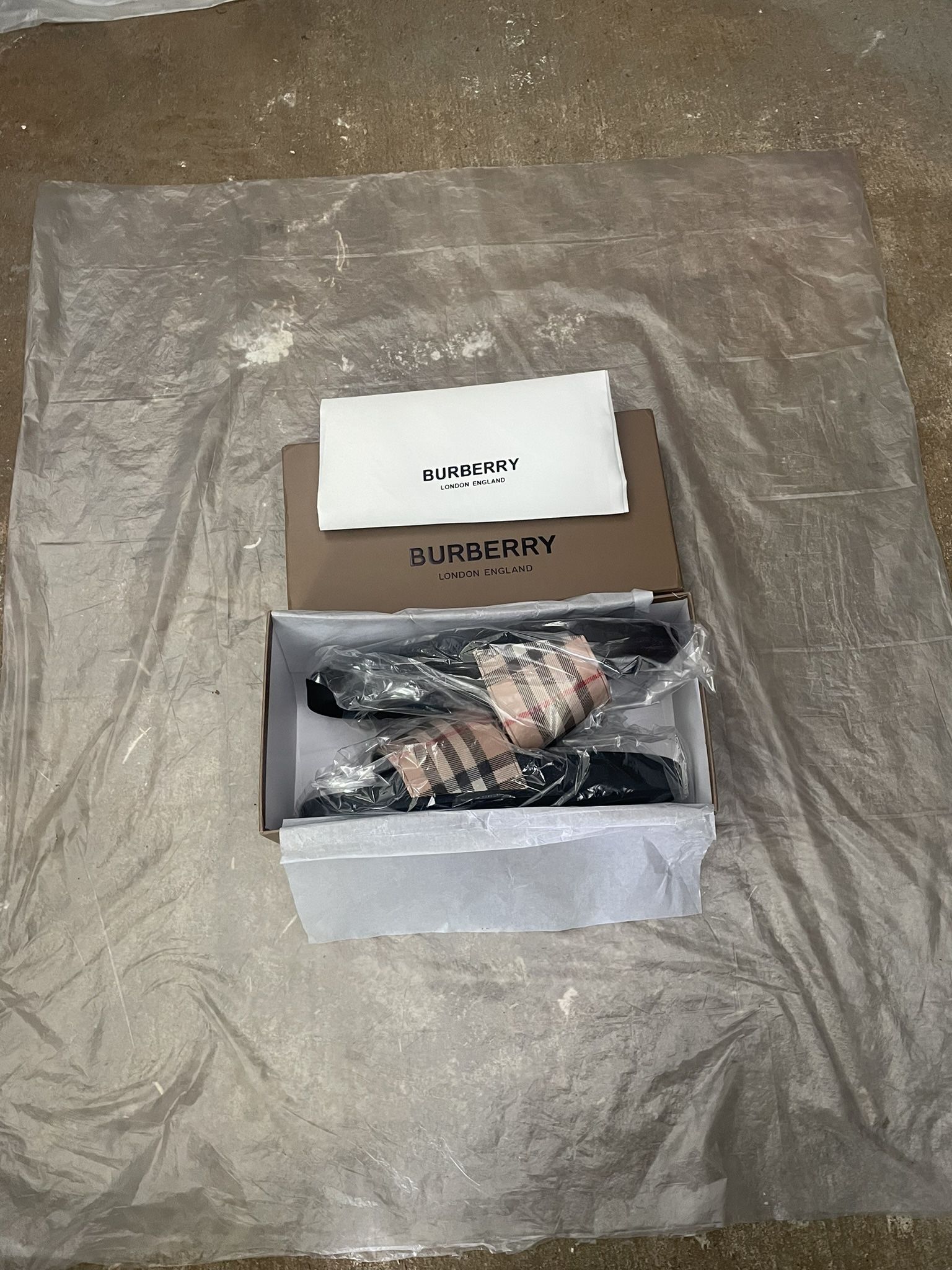 Burberry Slides Size 9/5