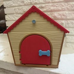 Toy Dog House Describe your item Plastic toy dog house with red roof and door.