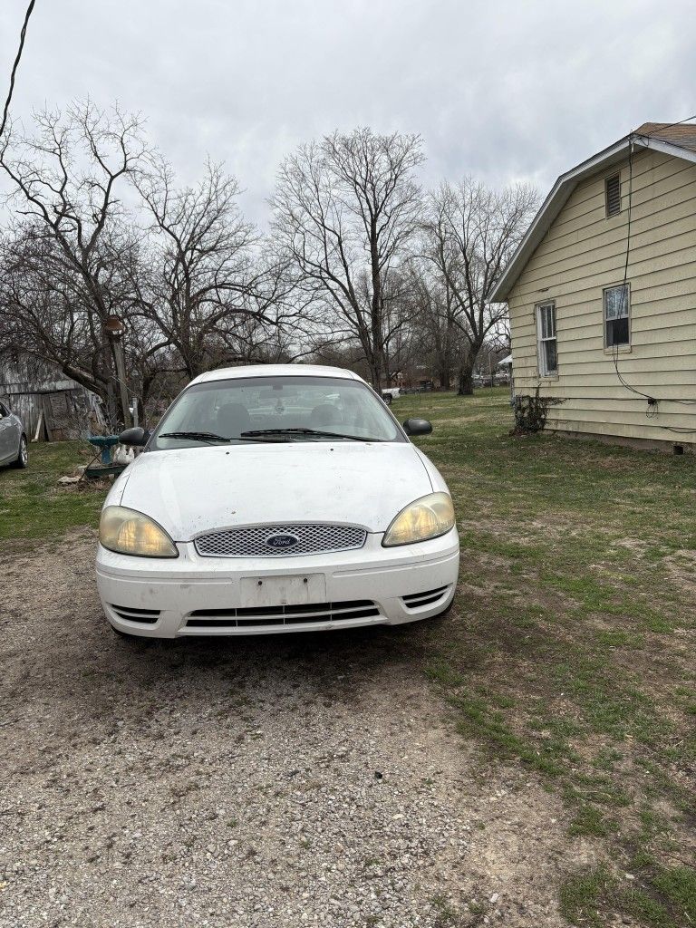2005 Ford Taurus