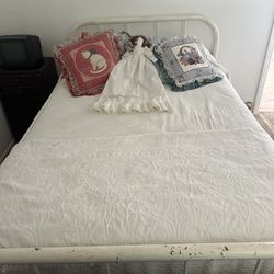 Full Size Bed Includes Everything 