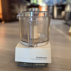 13 Cup Cuisinart Food Processor (5 Accessories) 