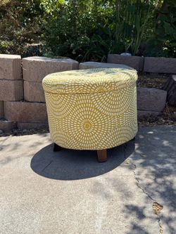 Round Storage Ottoman with Lid