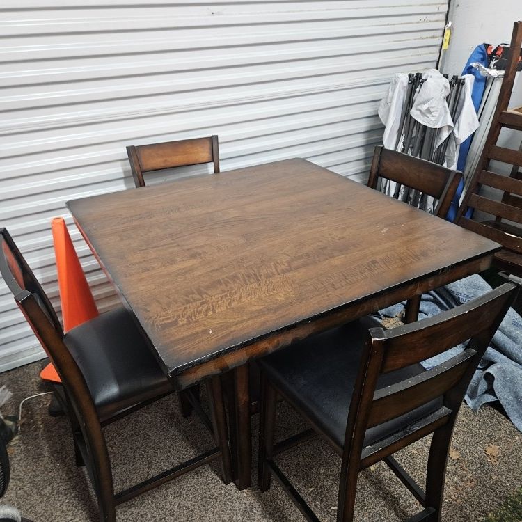 Brown Table With Four Chairs 