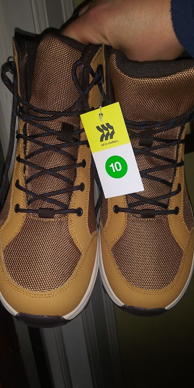 New Men's Boots Size 10