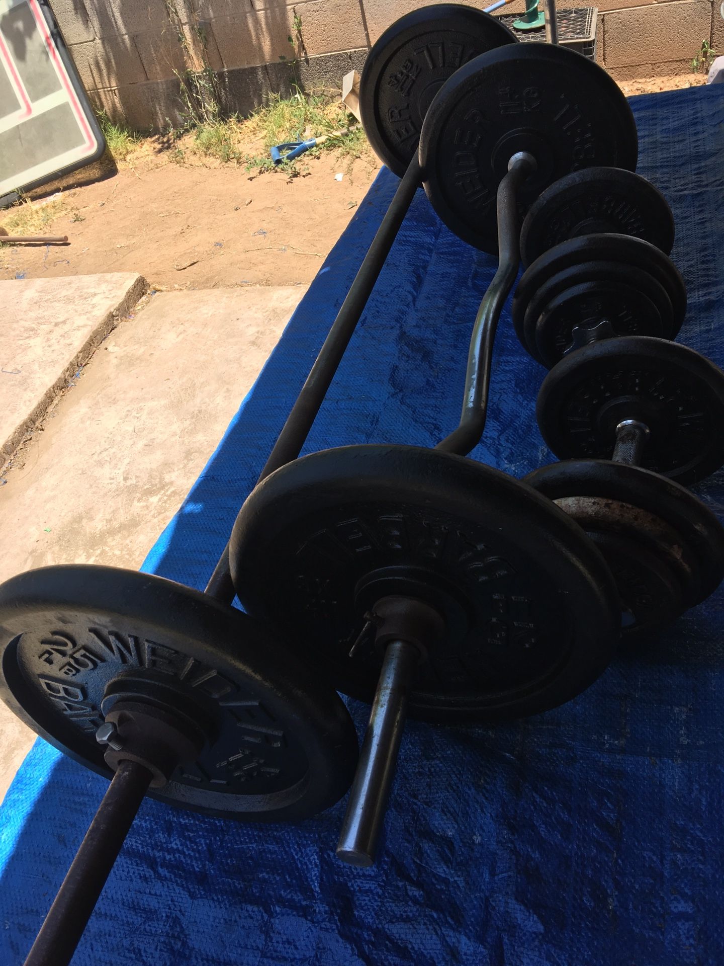 172 lbs of Weider standard weights / plates. Barbels included.