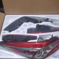 2019 toyota camry tail lights (new in a box)$ 150.00