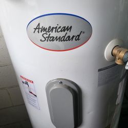 American Standard EN40T-6 240V 4500W Electric Water Heater, 40 gal Tank, 0.93 Energy Efficient