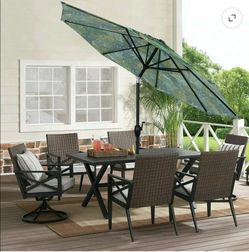 LIKE NEW PATIO/BALCONY UMBRELLA
