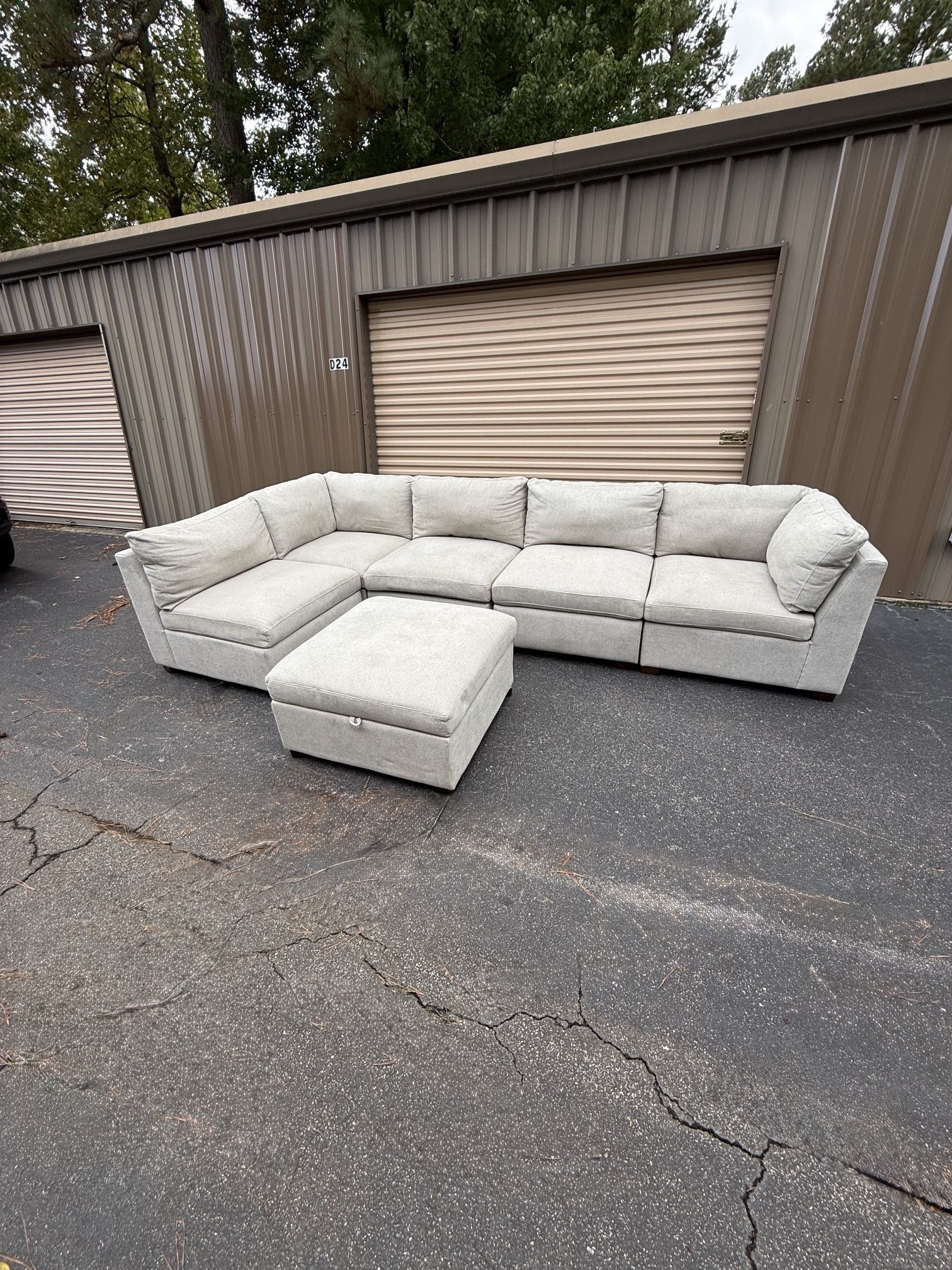 LIKE-NEW Thomasville Gray Modular Sectional Couch w/ Ottoman - Delivery Available!