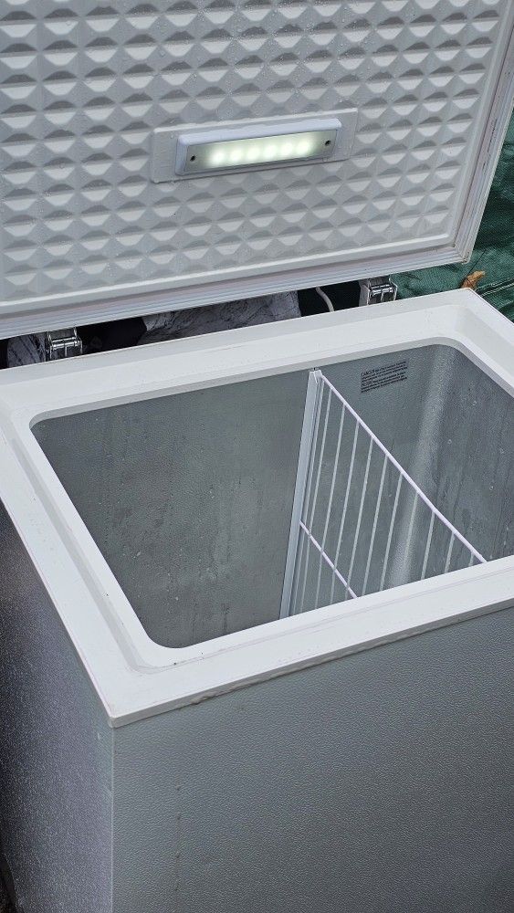 5 Cu Small Deep Freeze Excellent Conditon