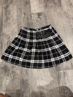 Forever 21: Black & White Plaid Pleated Grunge Skirt (small)