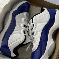 Jordan 11 Low 7.5 W