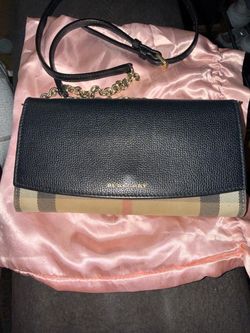 Women Burberry cross body purse
