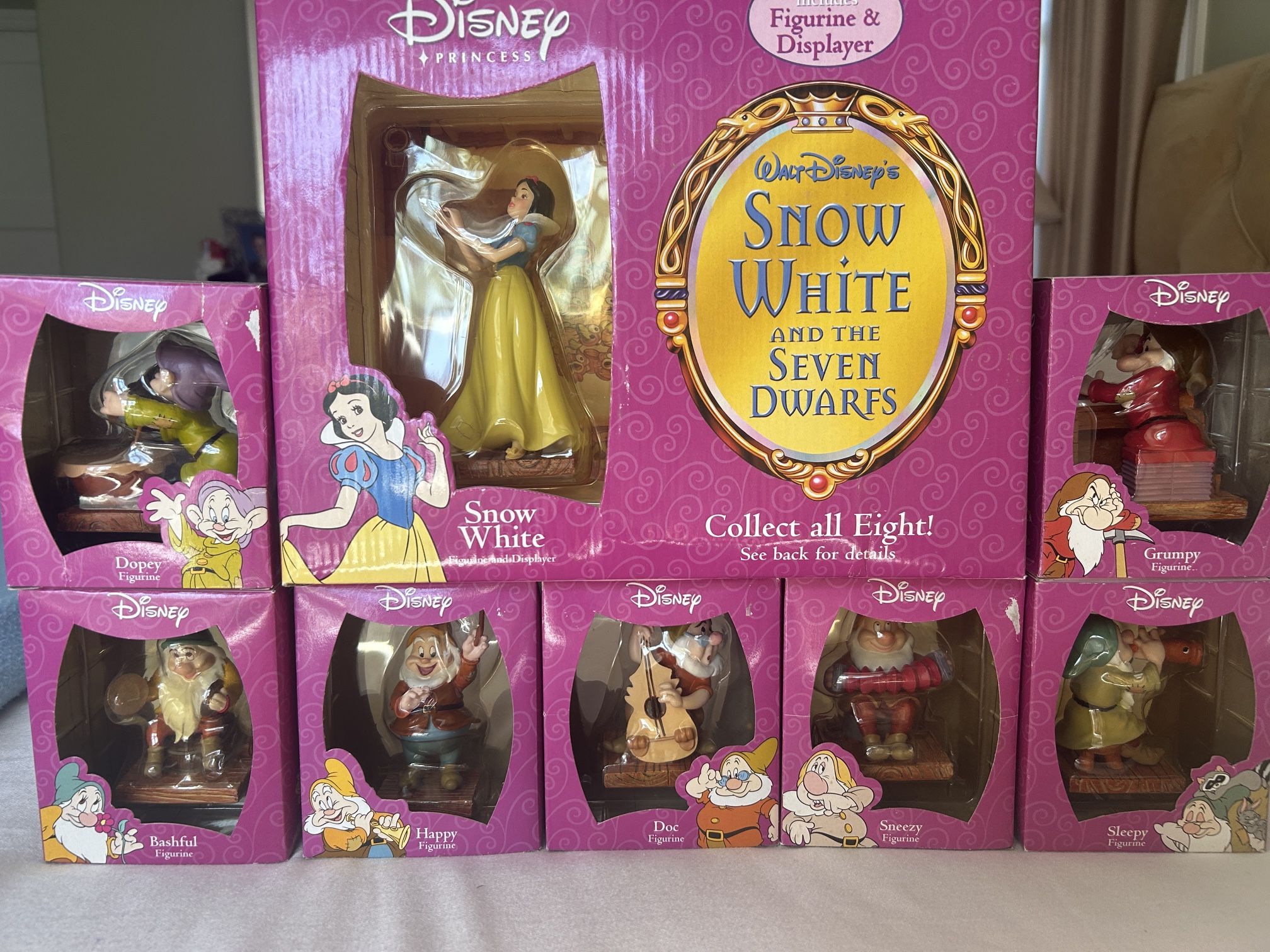 Disney Snow White &  The Seven Dwarfs New