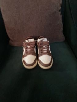 Brown Nike dunks size 9