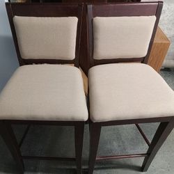 2 BAR STOOLS