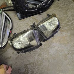 2014-2017 Toyota Tundra Headlights