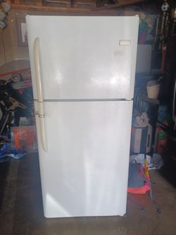 20 Cube ft .   Frigidare refrigerator $50