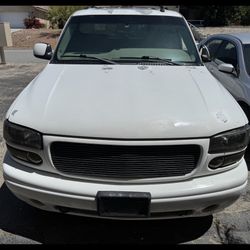 2002 GMC Yukon XL Denali