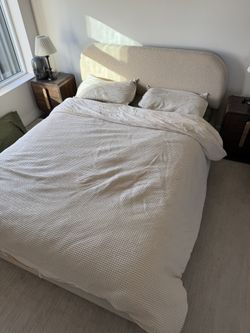 Modern Upholstered Bed Frame – Like New – Clean & Stylish