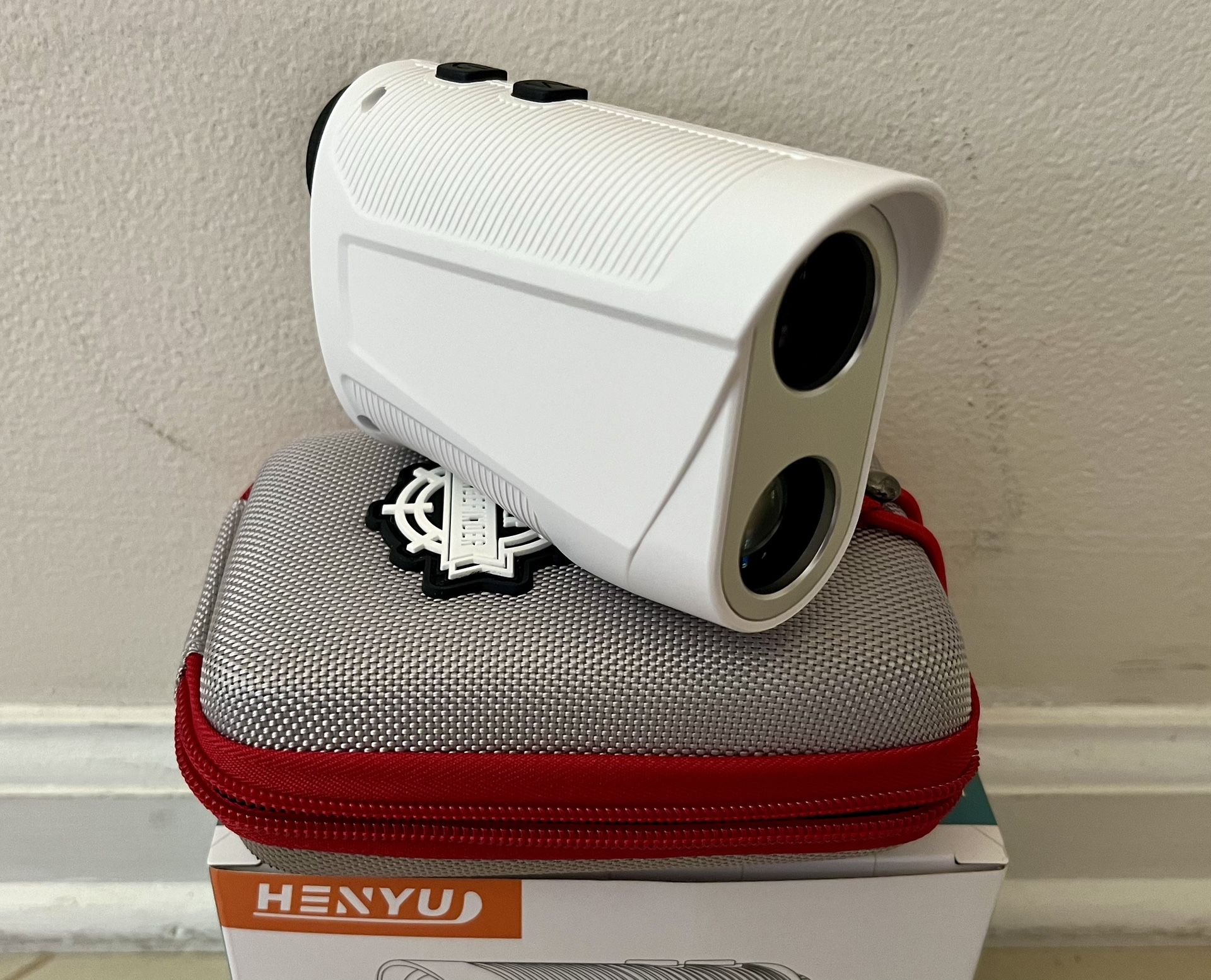 NEW Golf Rangefinder W/ Slope, 1200 Yard Laser Range Finder, High Precision Flag Locking Vibration, 7X Magnification, Magnetic Strip !