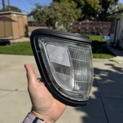 Toyota Tacoma 95-97 2wd Passenger Corner Light