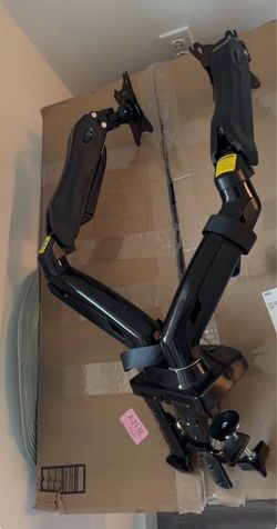 Dual monitor arm mount