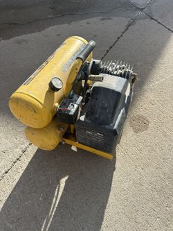 DEWALT D55153 1.1 HP 4 Gallon Electric Air Compressor