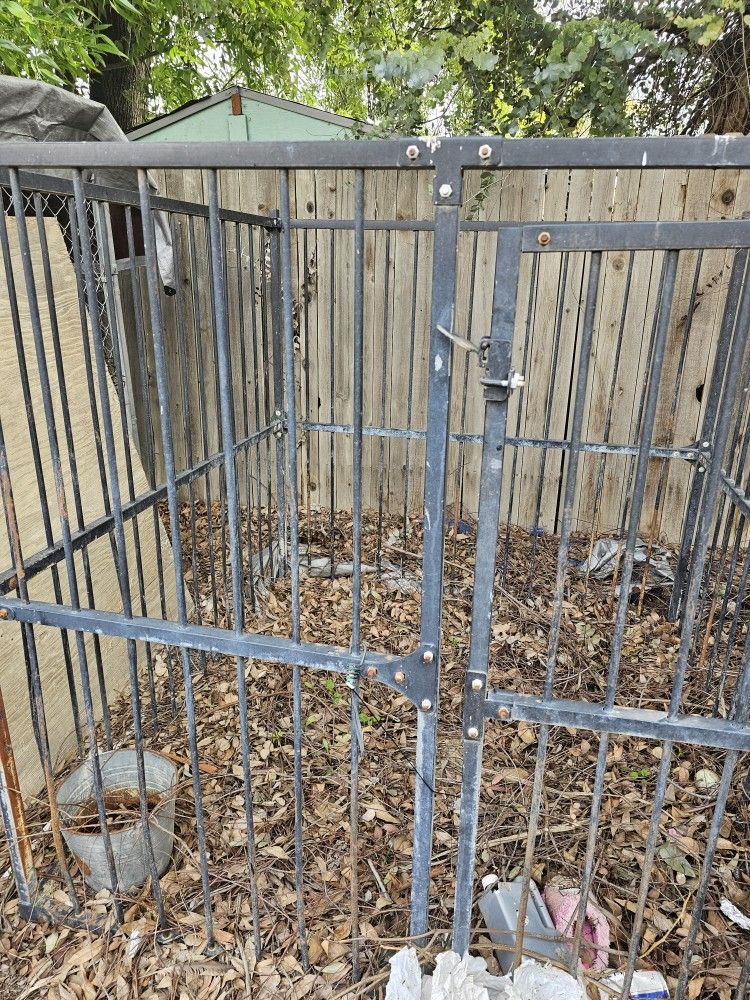 Dog Kennel 5x5 for Sale in Bakersfield, CA OfferUp