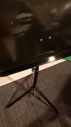 Metal tripod music stand