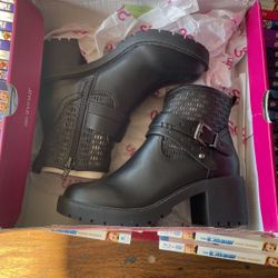 $10 Size 5 Boots Girls Black Brand New 