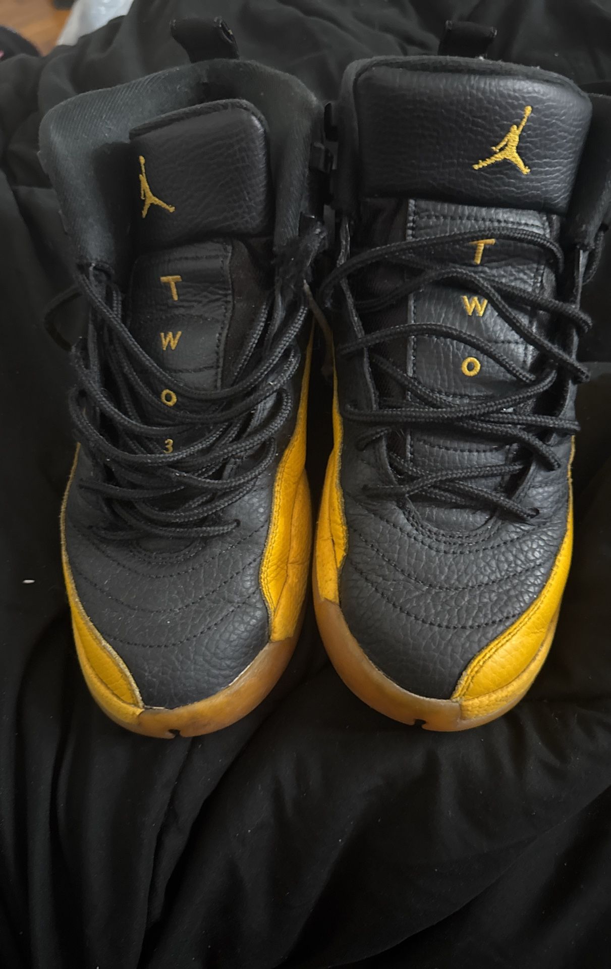 Jordan 12 Black And Yellow Size 7
