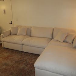 New 120x84 Luxury Performance Cloud Sectional Couch / Free Delivery 