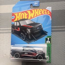 Hot Wheels 2026 HW First Response Land Rover Series II Blue #092/250