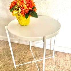Light Weight Side Table In Tracy 