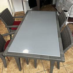 Outdoor dining set Rattan/ glass