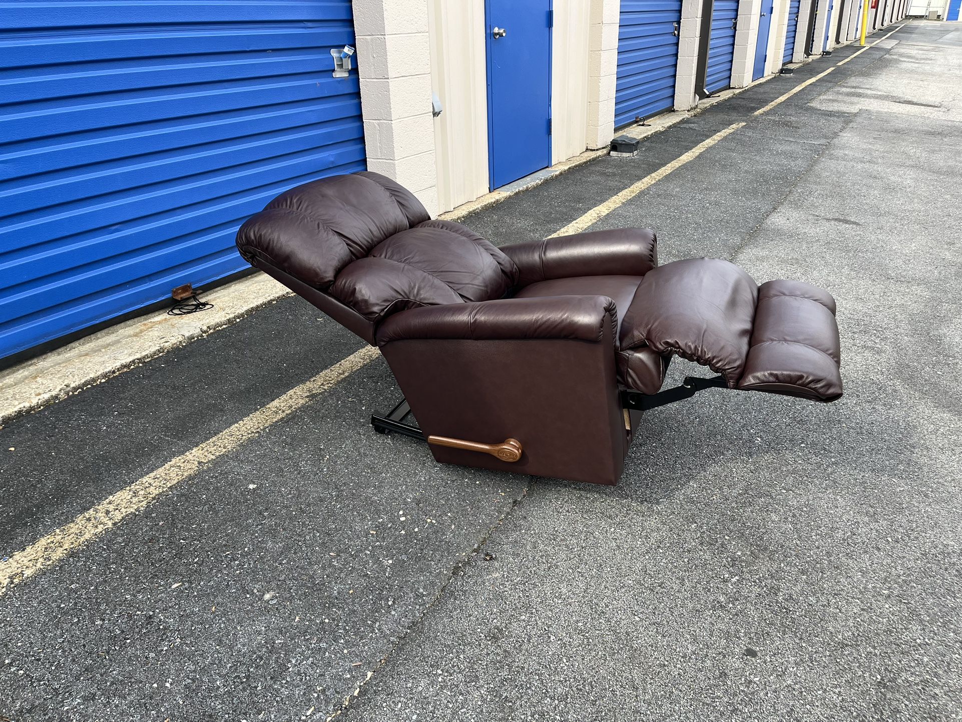 LAZYBOY PINNACLE LEATHER RECLINER