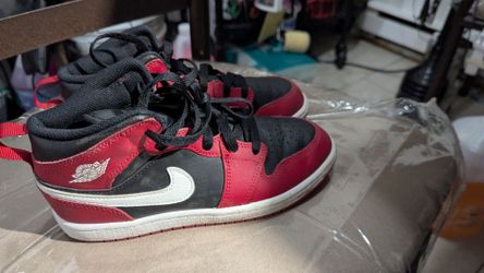Kids Jordon size 3y