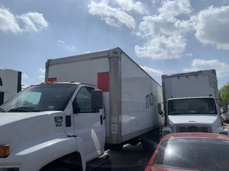 2006    348k   24 Foot Box Truck 7500 GMC Diesel 